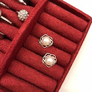 Pearl flower earrings